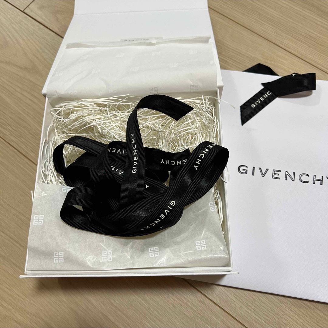 GIVENCHY(ジバンシィ)のジバンシィ　ギフト　ボックス　紙袋　GIVENCHY レディースのバッグ(ショップ袋)の商品写真