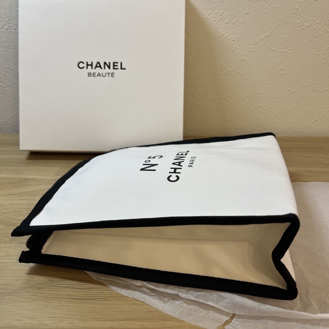 CHANEL(シャネル)のCHANEL ポーチ　(非売品) レディースのファッション小物(ポーチ)の商品写真
