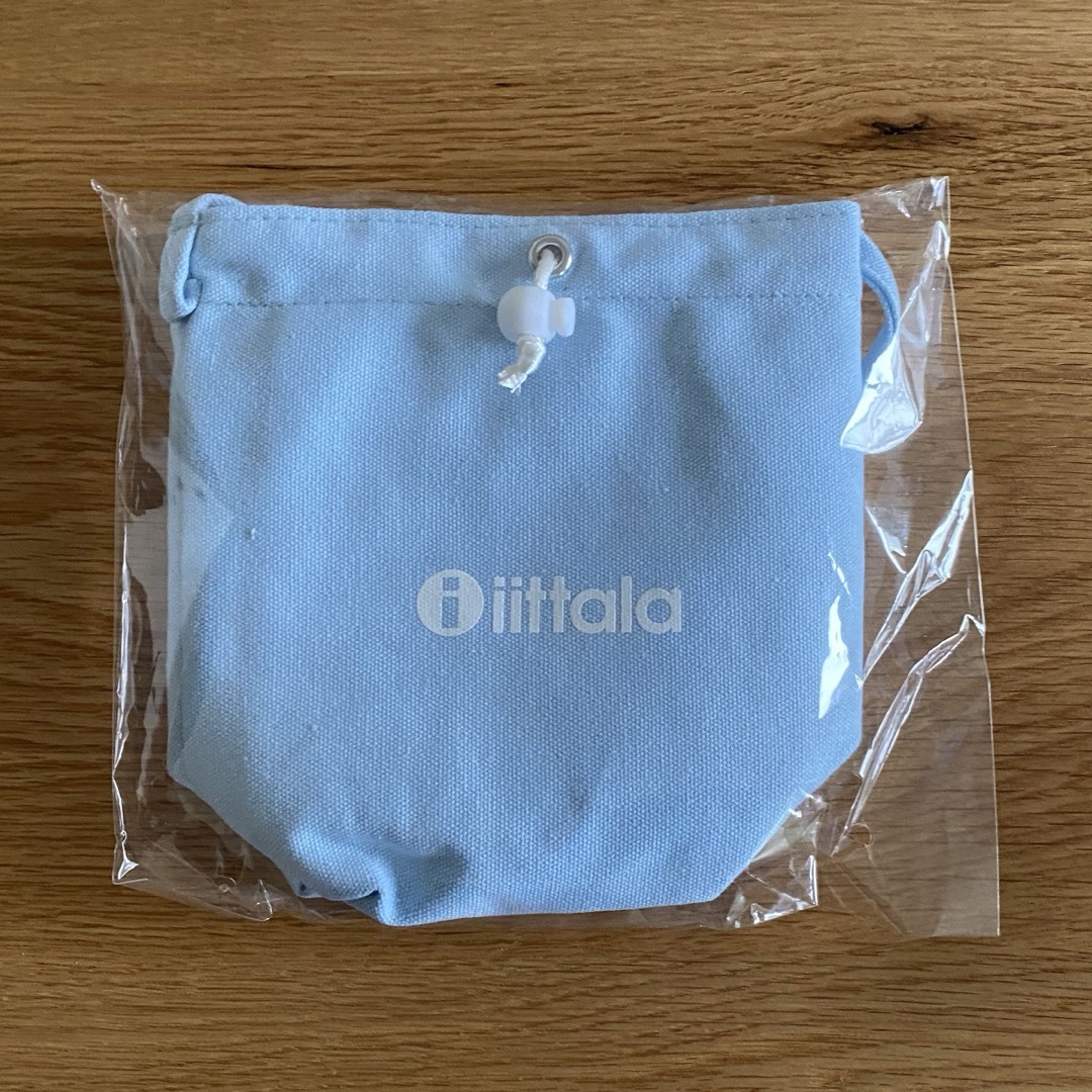 iittala(イッタラ)のイッタラ　オリジナル　ホリデーポーチ iittala ノベルティ レディースのファッション小物(ポーチ)の商品写真