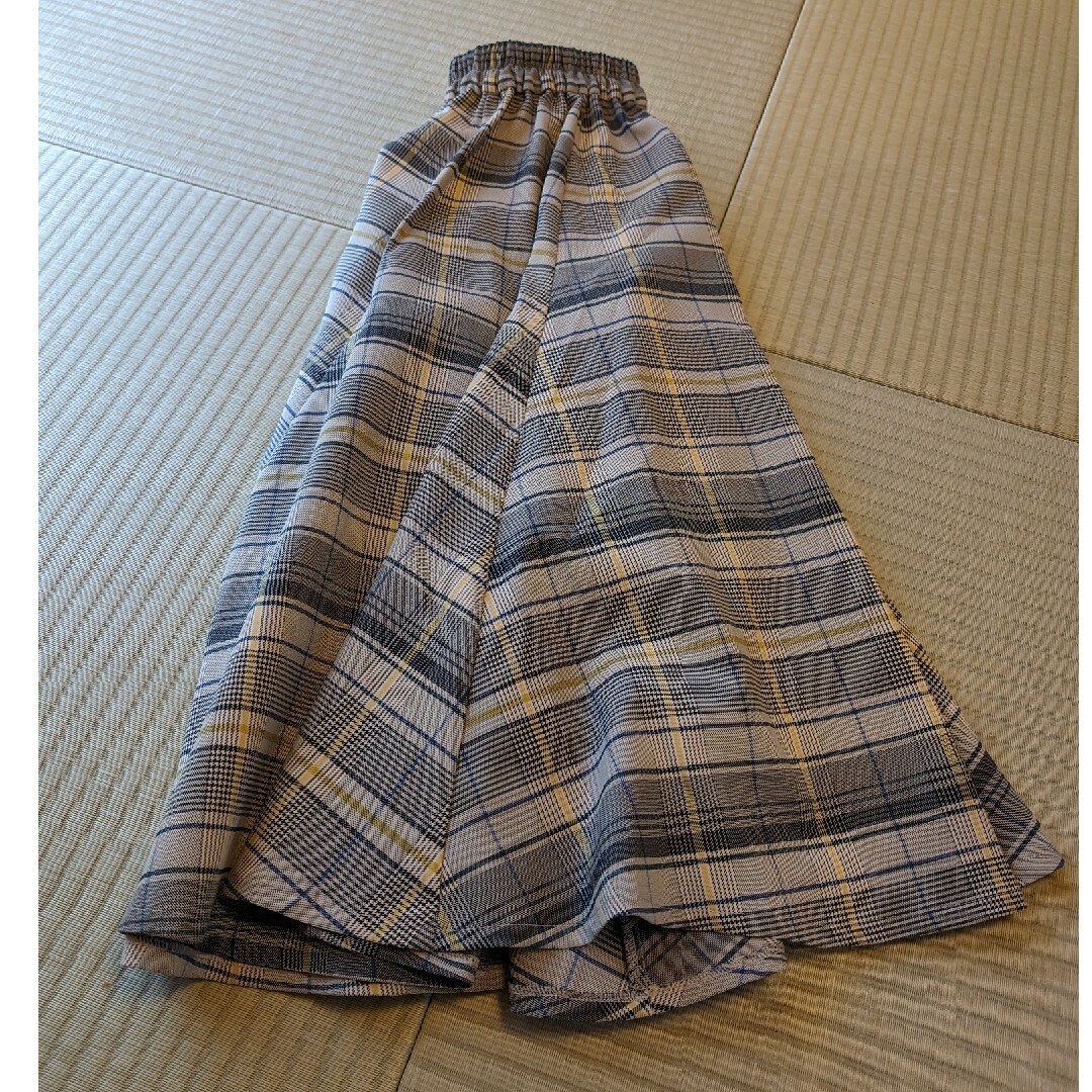 CINEMATIQ　フレアヴァージニースカート　Sサイズ　ベージュ レディースのスカート(ロングスカート)の商品写真
