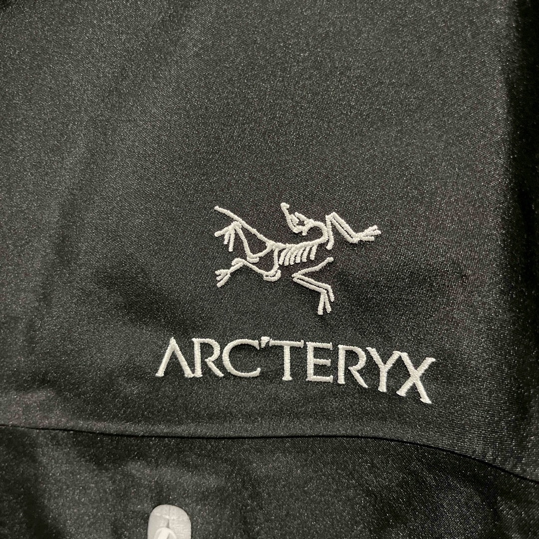 ARC'TERYX(アークテリクス)のアークテリクス ARC'TERYX アルファ SV L ブラック Orca メンズのジャケット/アウター(マウンテンパーカー)の商品写真