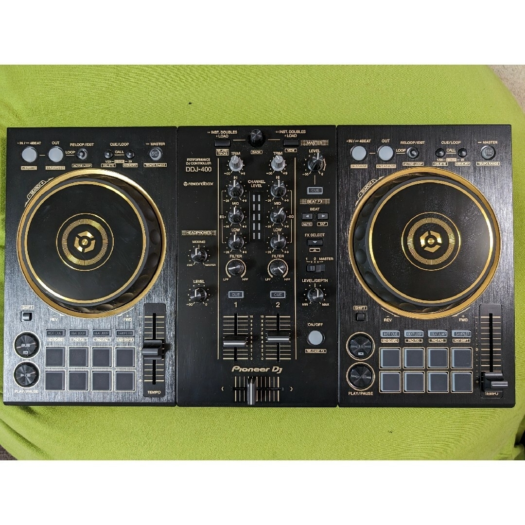 Pioneer(パイオニア)のpioneer ddj-400-N限定色《ゴールド》（ライセンス付） 楽器のDJ機器(DJコントローラー)の商品写真