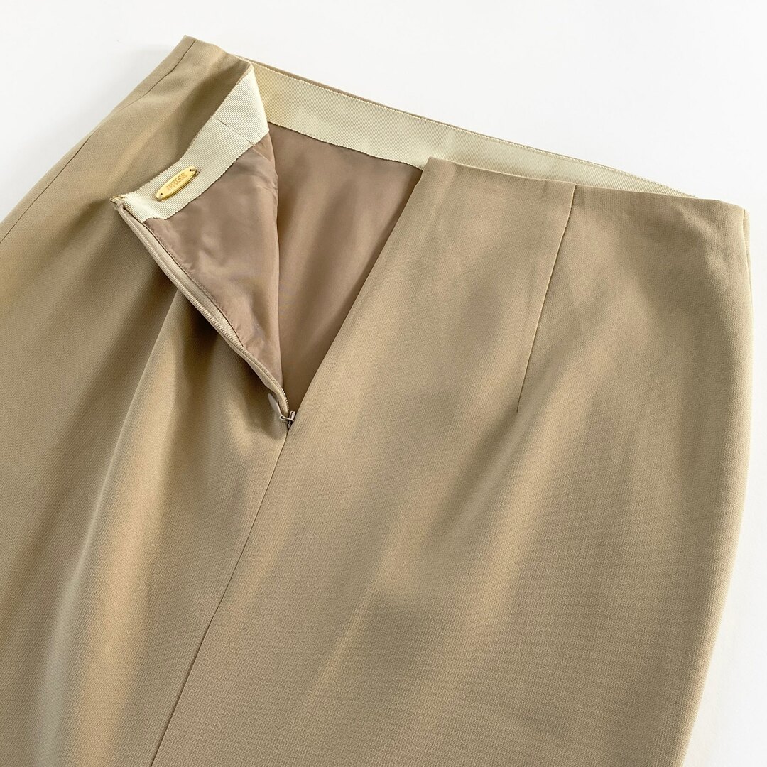 DEUXIEME CLASSE(ドゥーズィエムクラス)の15a21 日本製 MUSE ミューズ ロングスカート 36 ベージュ タイトスカート バックジップ バックスリット タグ付き 定価\16,000 レディースのスカート(ロングスカート)の商品写真