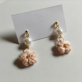 ハンドメイド お花のピアス(ピアス)