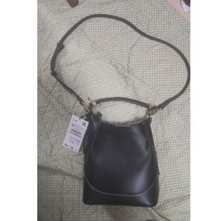 ザラ(ZARA)のZARA 黒 斜めがけバック 新品(ショルダーバッグ)