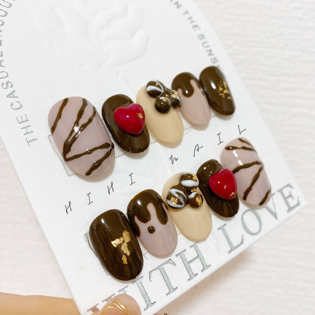 バレンタイン　チョコレート　ハート　ブラウン　赤　ネイルチップ　つけ爪　 コスメ/美容のネイル(つけ爪/ネイルチップ)の商品写真