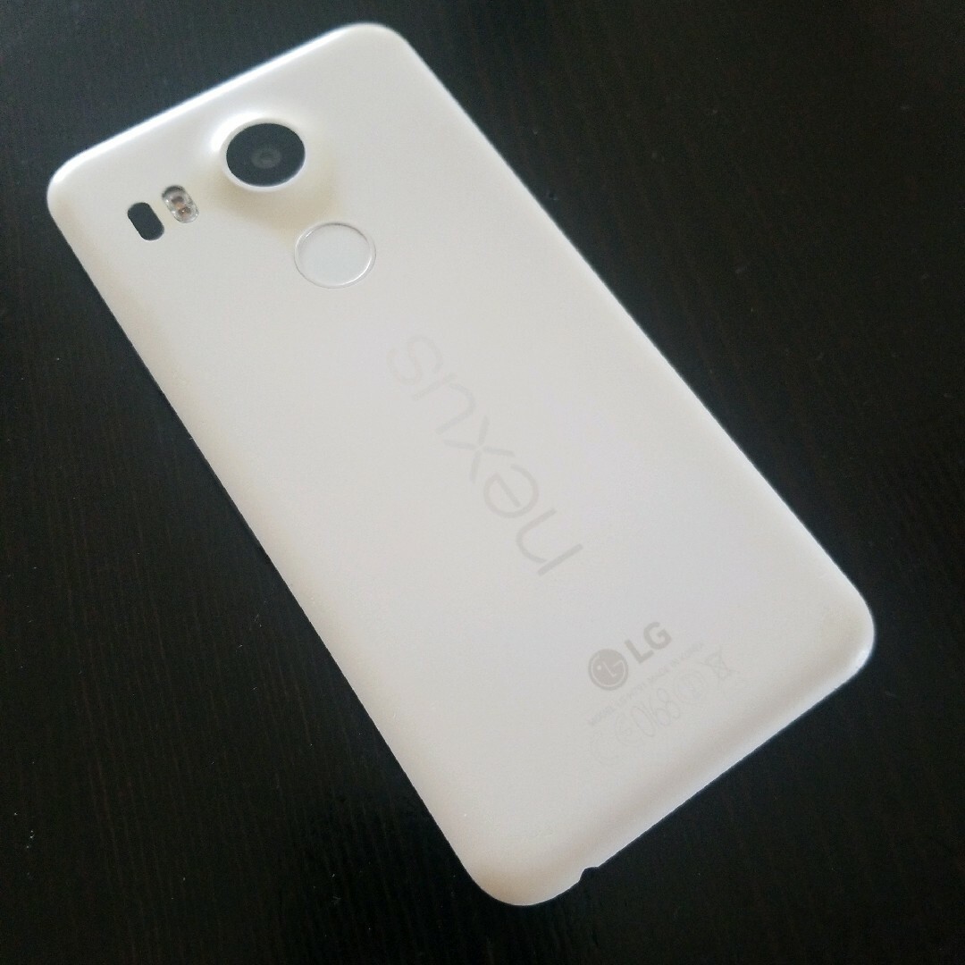 Google Nexus(グーグルネクサス)のLG Nexus 5X White 32GB SIMフリー スマホ/家電/カメラのスマートフォン/携帯電話(スマートフォン本体)の商品写真