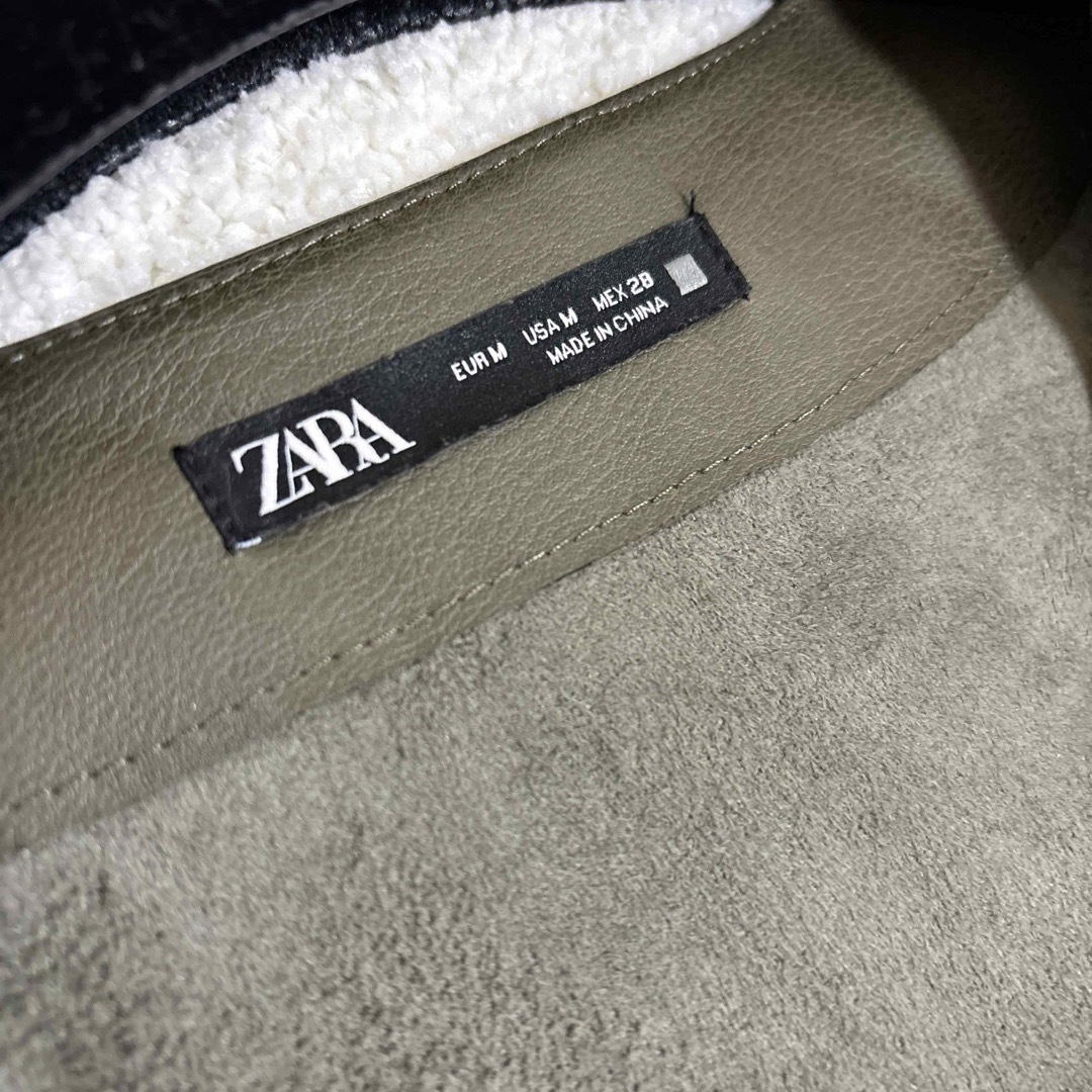ZARA レザー フリル ベスト 金ボタン M ダークカーキ レディースのジャケット/アウター(その他)の商品写真