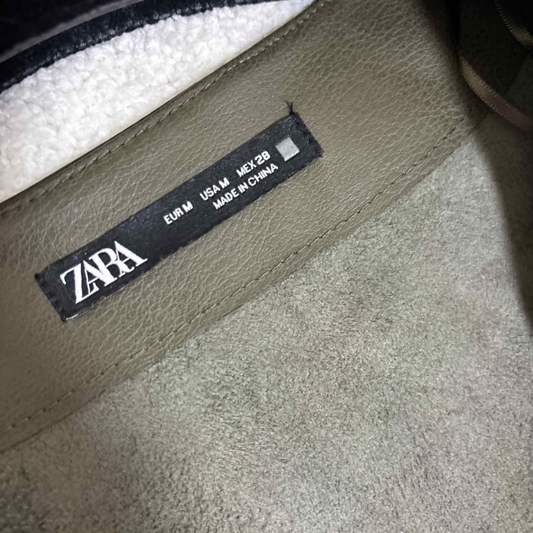 ZARA レザー フリル ベスト 金ボタン M ダークカーキ レディースのジャケット/アウター(その他)の商品写真