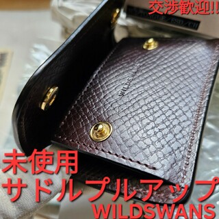 ワイルドスワンズ WILDSWANS タング 型押し サドルプルアップ チョコ(折り財布)