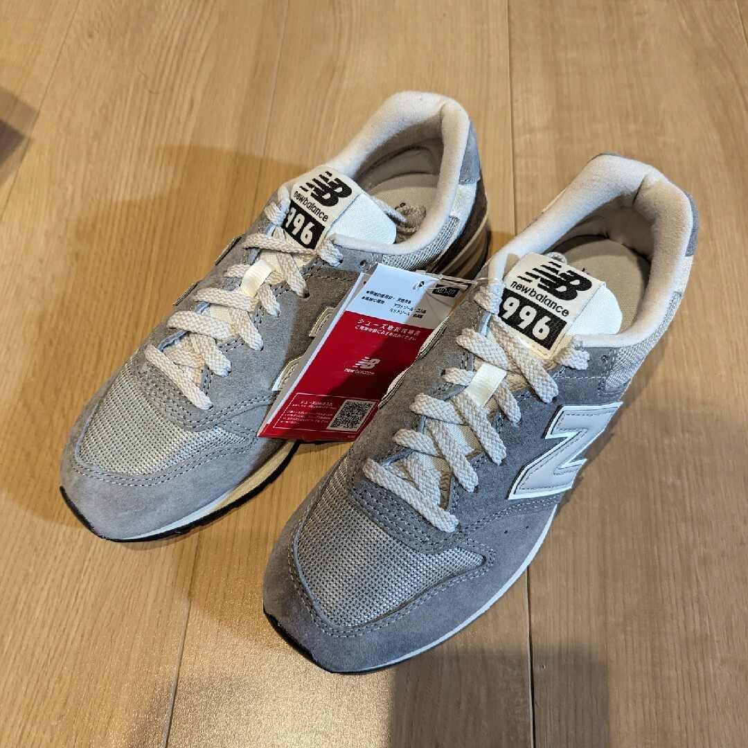 996（New Balance）(キュウキュウロク)の【新品未使用】ニューバランス 996 23.0cm グレー レディースの靴/シューズ(スニーカー)の商品写真