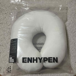 エンハイプン(ENHYPEN)のenhypen ネックピロー 白 white ホワイト 01(K-POP/アジア)