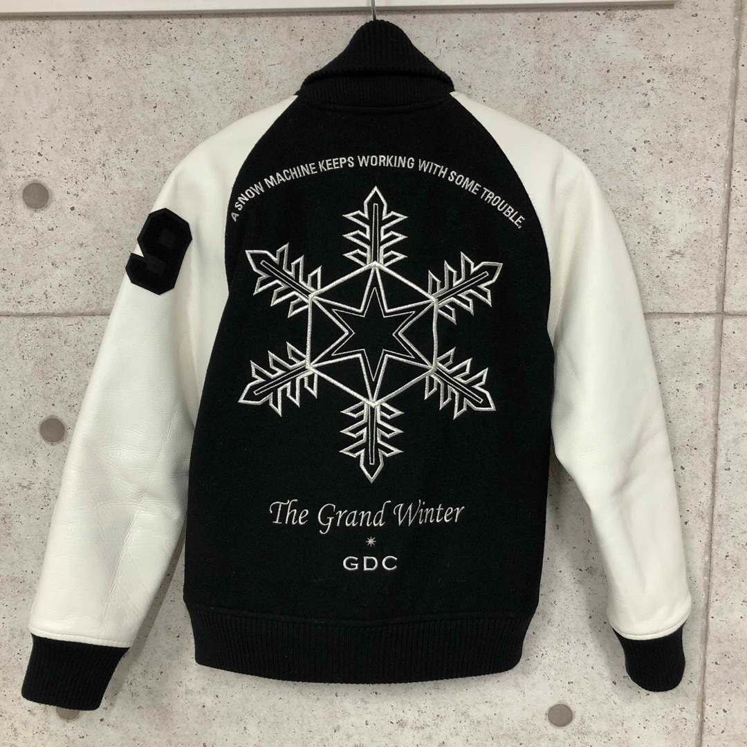 GDC(ジーディーシー)のGDC雪印ナンバリングスタジャンS メンズのジャケット/アウター(スタジャン)の商品写真