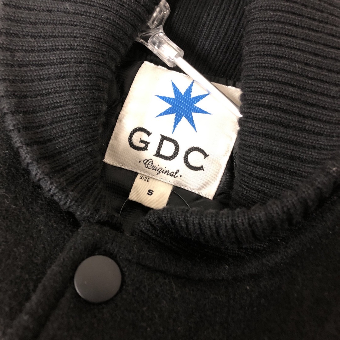 GDC(ジーディーシー)のGDC雪印ナンバリングスタジャンS メンズのジャケット/アウター(スタジャン)の商品写真