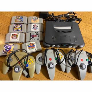 ニンテンドウ64(NINTENDO 64)のNintendo64 本体+コントローラー+ソフト8つ(家庭用ゲーム機本体)