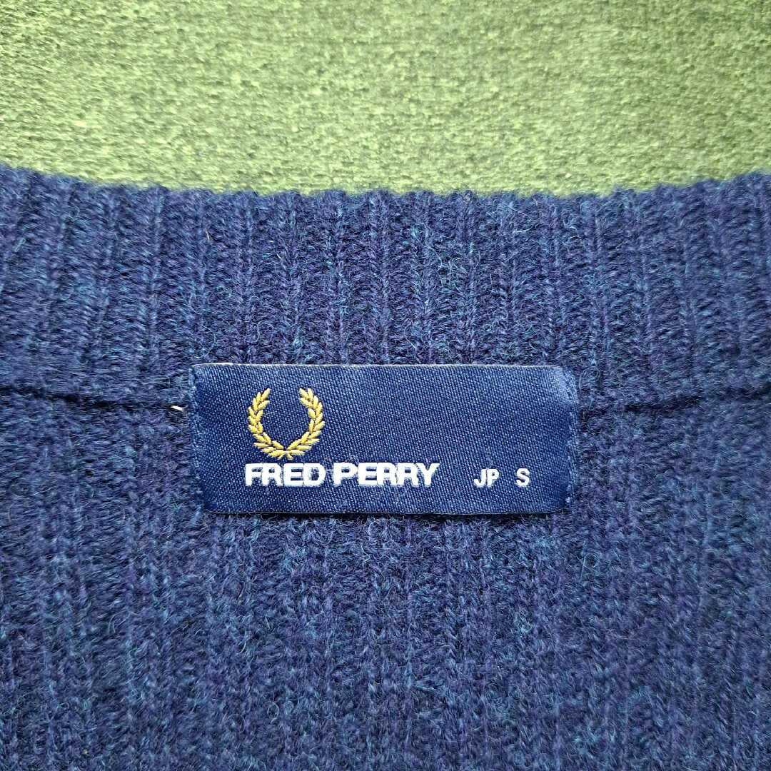 FRED PERRY(フレッドペリー)の【希少】FRED PERRY ワッフル カーディガン ワンポイントロゴ 紺 S メンズのトップス(カーディガン)の商品写真