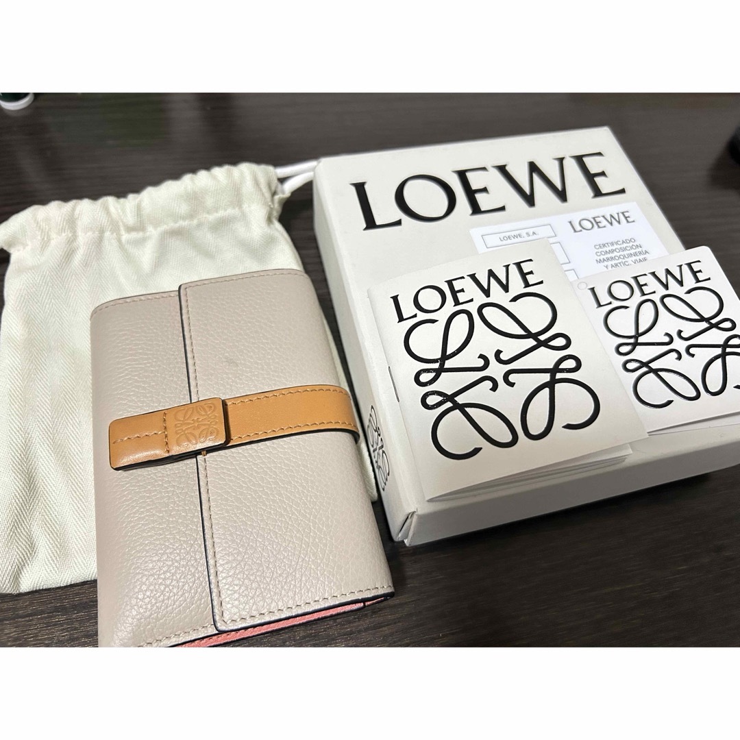 LOEWE(ロエベ)のバーティカル ウォレット スモール レディースのファッション小物(財布)の商品写真