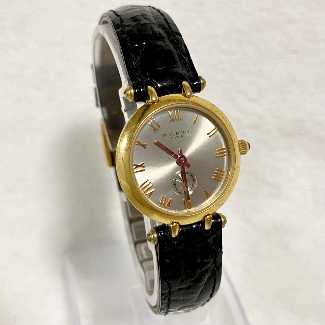 GIVENCHY(ジバンシィ)のGIVENCHY ジバンシイ ラウンド スモセコ シルバー文字盤 QZ TLG レディースのファッション小物(腕時計)の商品写真