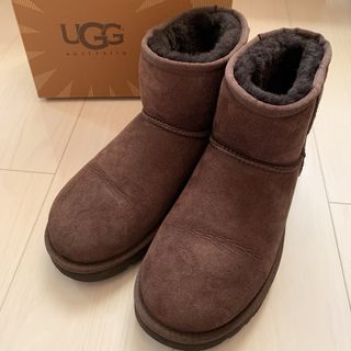 アグ(UGG)のUGG W CLASSIC SHORT チョコ 7(ブーツ)