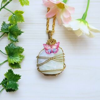 天然石　メノウとバタフライ　ネックレス　ピンク(ネックレス)