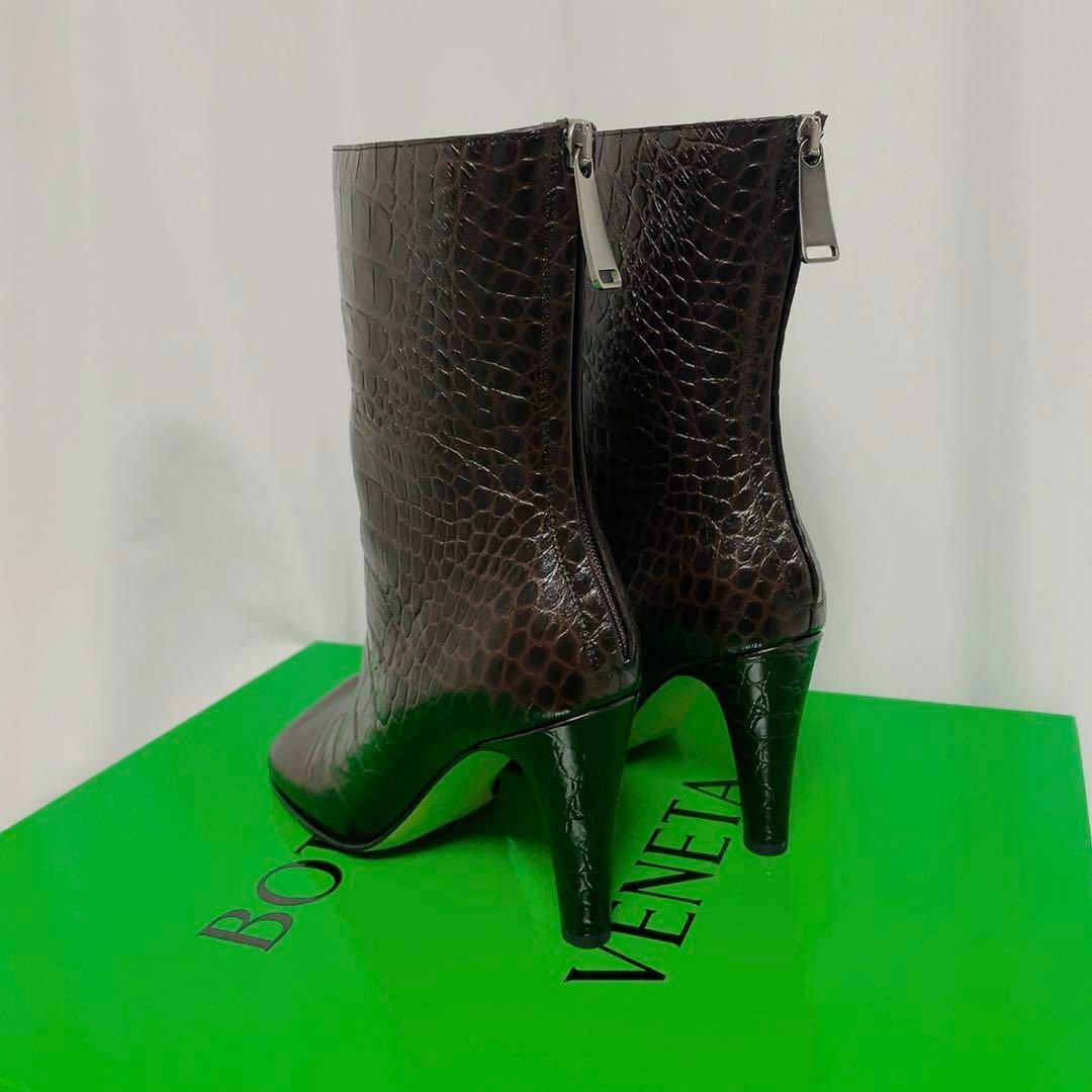 Bottega Veneta(ボッテガヴェネタ)のBottega Veneta ボッテガ ブロックブーツ エンボスレザー 新品 レディースの靴/シューズ(ブーツ)の商品写真