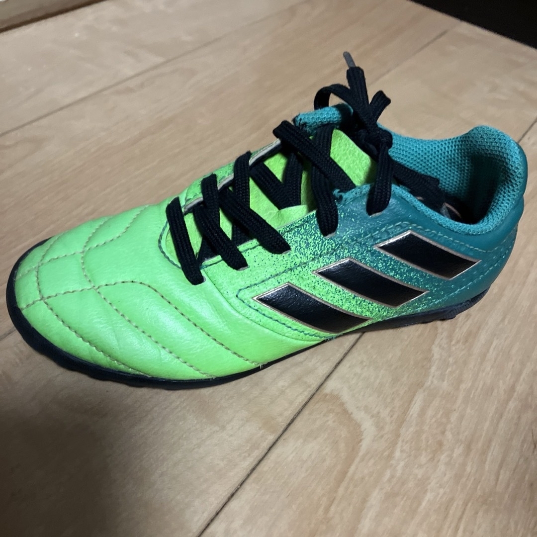 adidas(アディダス)のアディダス　スニーカー　17.4センチ キッズ/ベビー/マタニティのキッズ靴/シューズ(15cm~)(スニーカー)の商品写真