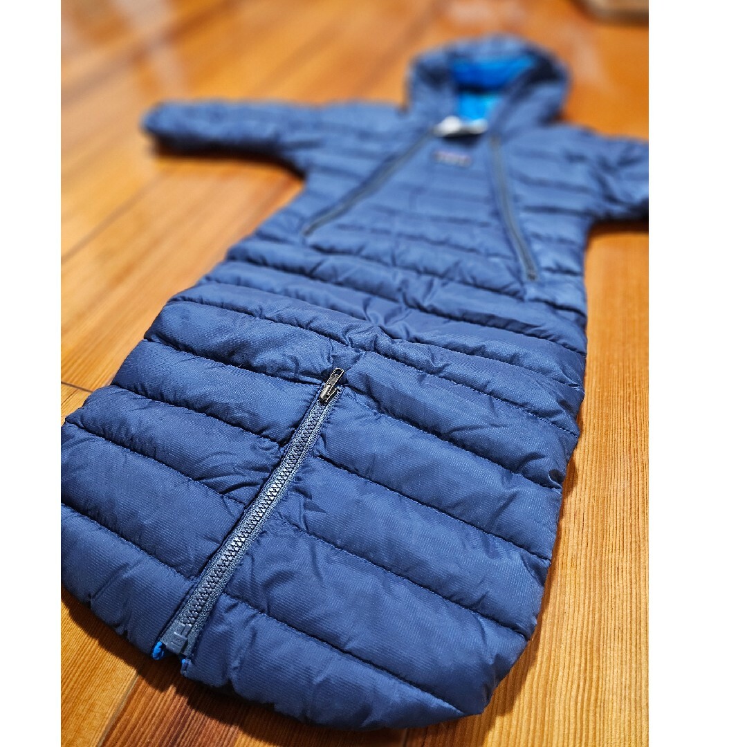 patagonia(パタゴニア)のPatagonia ダウン 防寒 ジャンプスーツ カバーオール OM 60サイズ キッズ/ベビー/マタニティのベビー服(~85cm)(ジャケット/コート)の商品写真