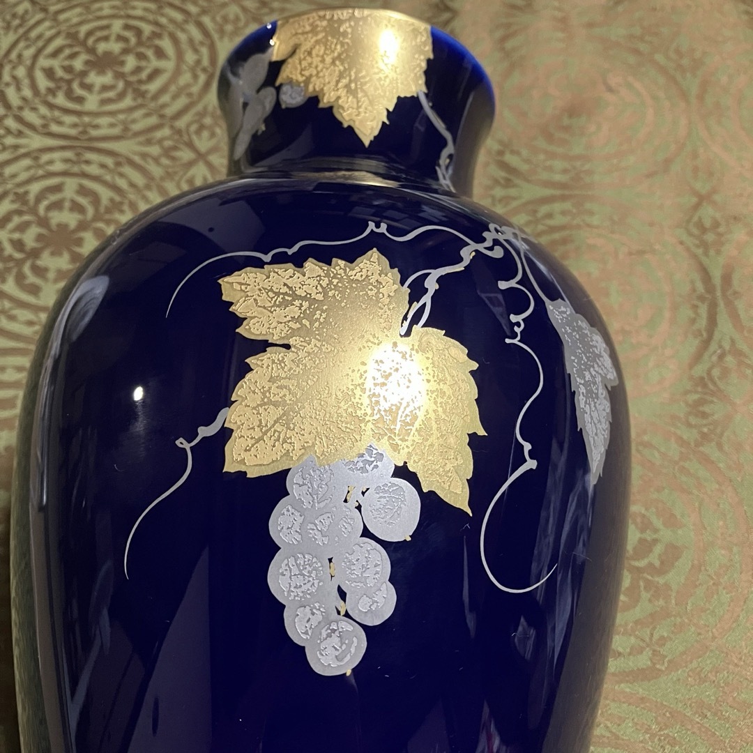 大倉陶園 金蝕ぶどう 28cm 花器 花瓶 - 食器 大倉陶園 金蝕ぶどう 28cm 花器 花瓶 - 食器