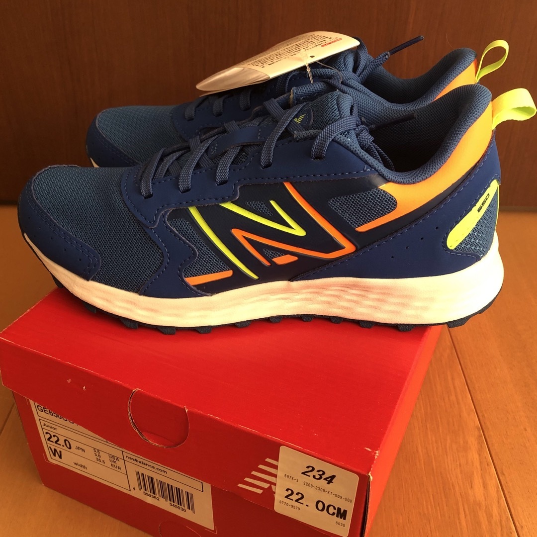 New Balance(ニューバランス)の【新品】ニューバランス  ランニングシューズ キッズ/ベビー/マタニティのキッズ靴/シューズ(15cm~)(スニーカー)の商品写真