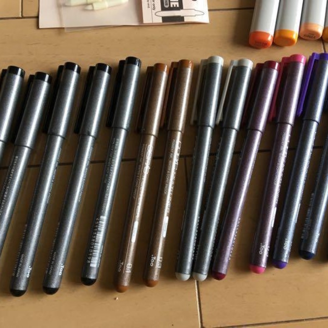 COPIC(コピック)のコピックスケッチ・マルチライナー200本他色々まとめて！スタンド、バリオスインク エンタメ/ホビーのアート用品(カラーペン/コピック)の商品写真