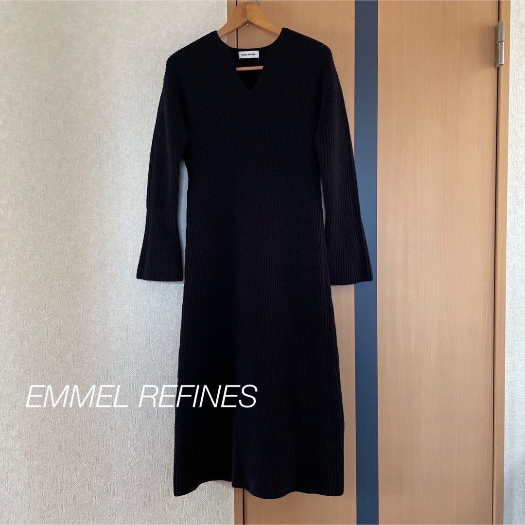 EMMEL REFINES(エメルリファインズ)のお値下げ　EMMEL REFINES  ニット　ワンピース　美品✨ レディースのワンピース(ロングワンピース/マキシワンピース)の商品写真