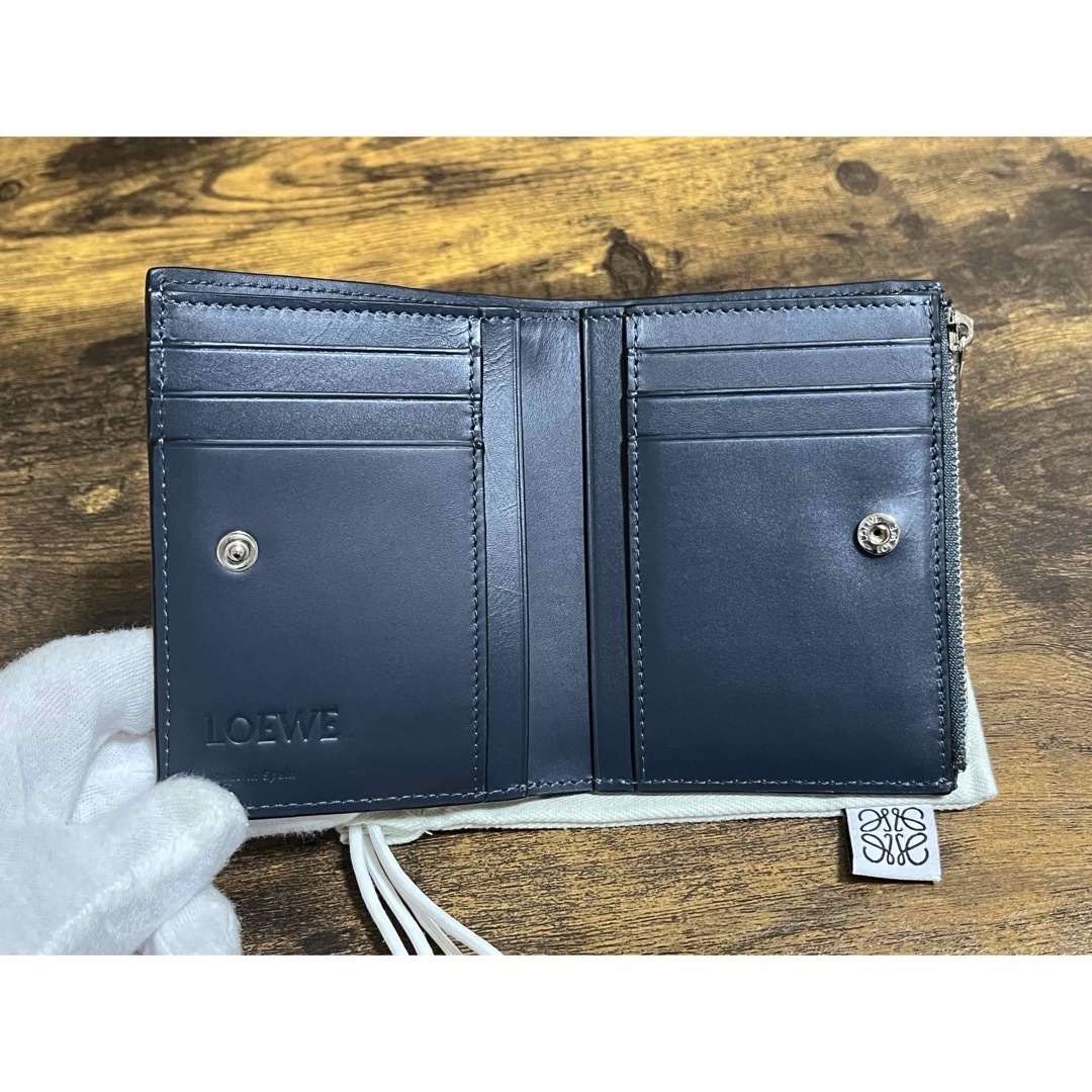 LOEWE(ロエベ)の【正規品】【美品】LOEWE ロエベ　スリムコンパクトウォレット　オニキスブルー メンズのファッション小物(折り財布)の商品写真