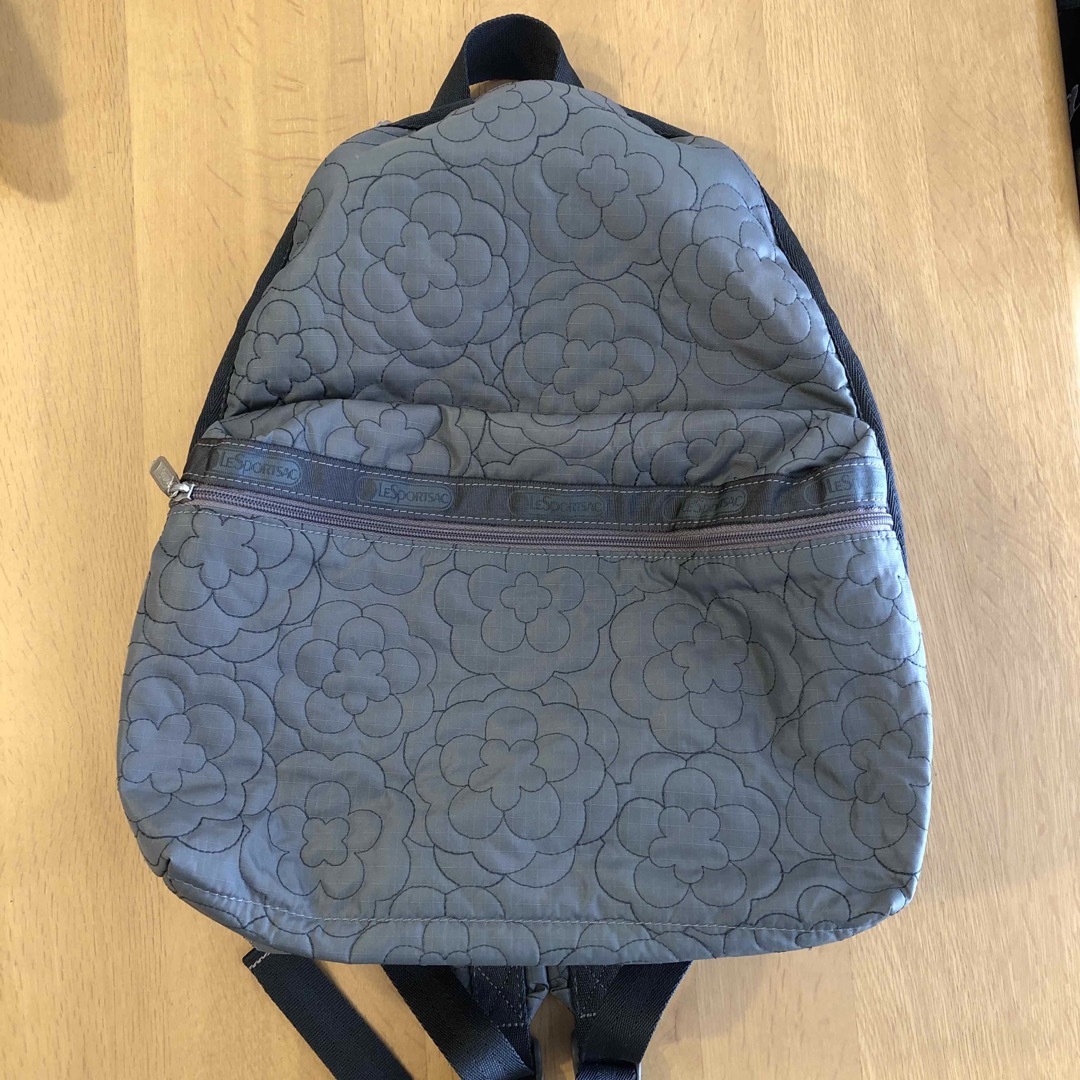 LeSportsac(レスポートサック)の値下げしました　レスポートサック　リュック　グレー レディースのバッグ(リュック/バックパック)の商品写真