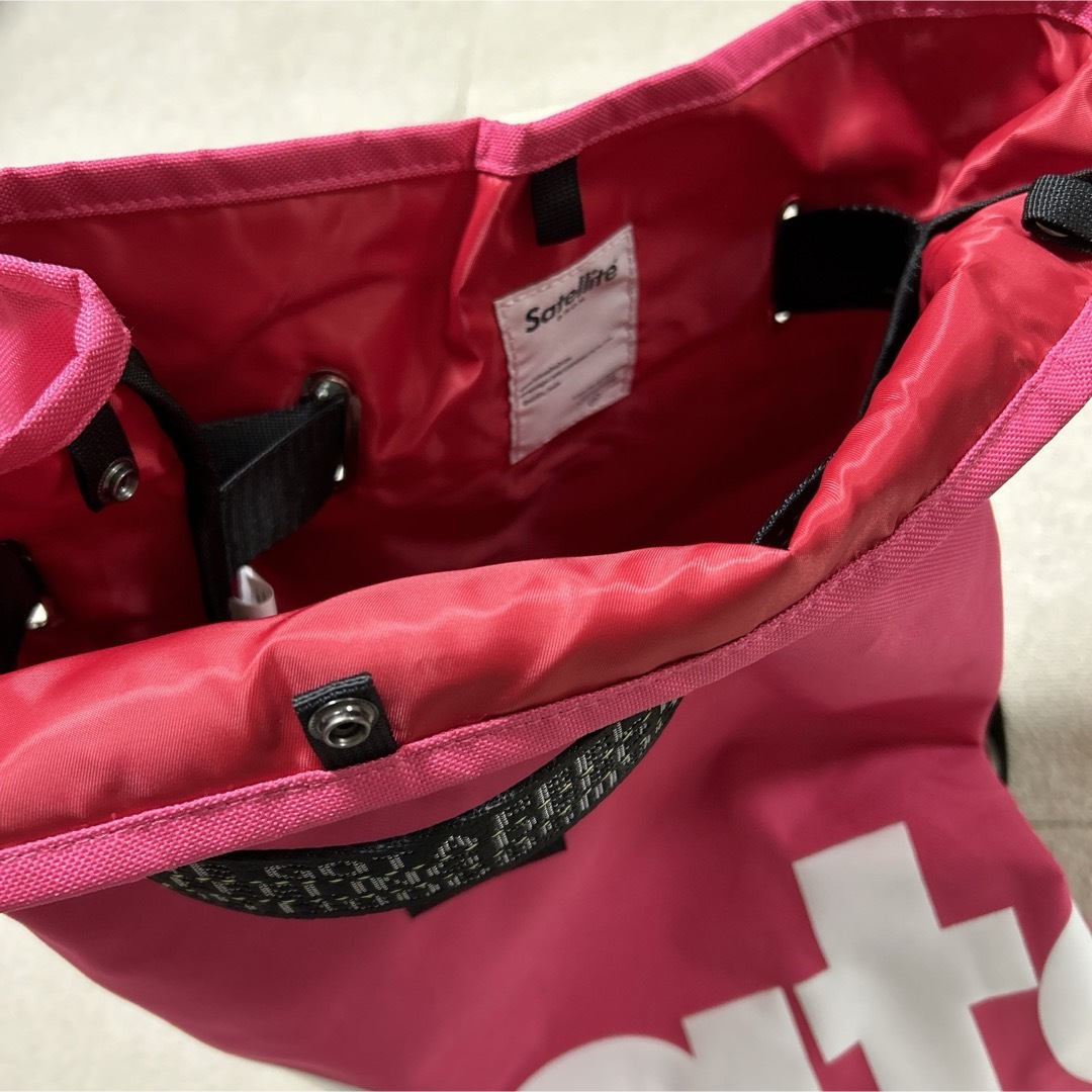 サテライト 大容量バックパック ピンク レディースのバッグ(リュック/バックパック)の商品写真