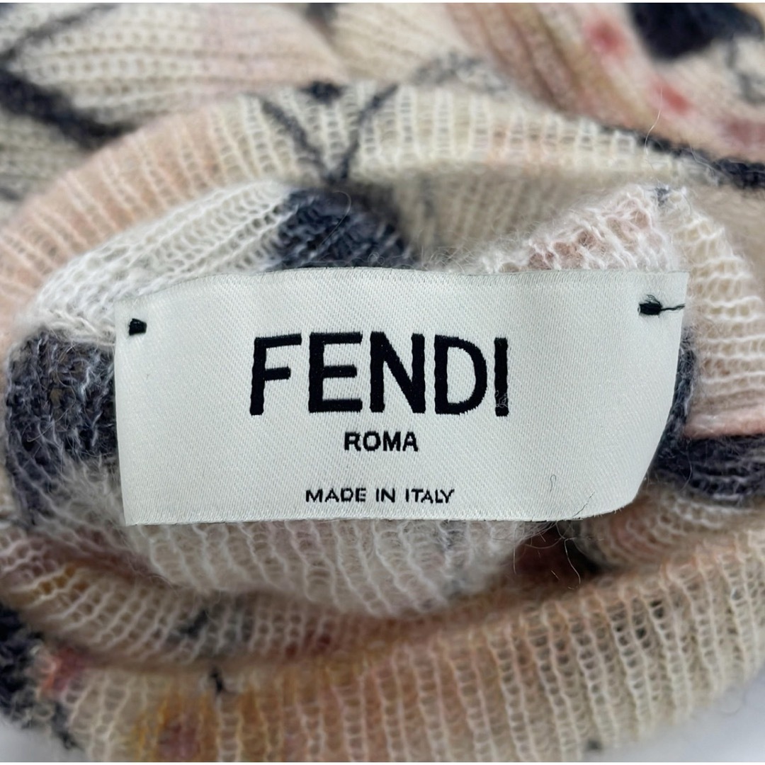 FENDI(フェンディ)のFENDI フェンディ　22年　ニット　モヘア　ショート丈　　サイズ　36 レディースのトップス(ニット/セーター)の商品写真