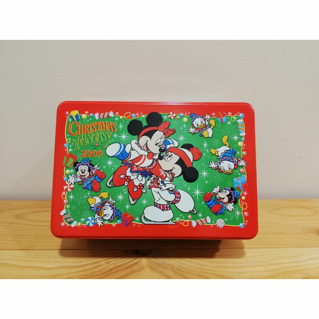 Disney(ディズニー)のディズニー2009Christmas限定クッキー缶 空箱 Box Limited エンタメ/ホビーのアニメグッズ(その他)の商品写真