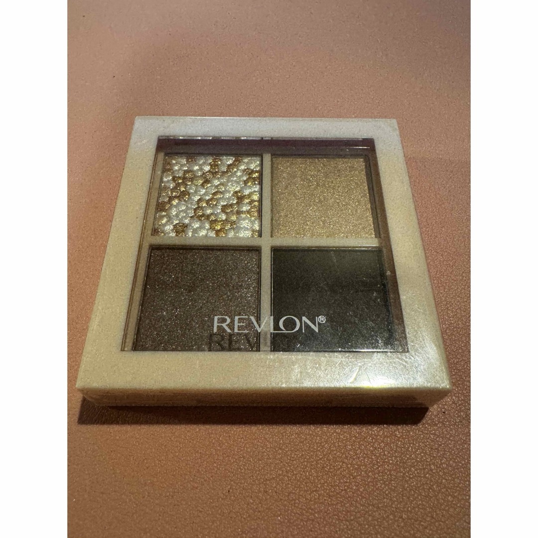 REVLON(レブロン)の【新品】レブロン ダズルアイシャドウ クアッド 001 グレイジングブラウン コスメ/美容のベースメイク/化粧品(アイシャドウ)の商品写真