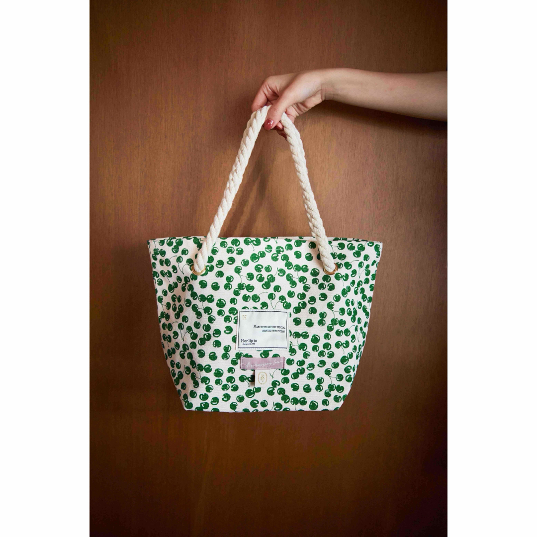 Her lip to(ハーリップトゥ)の【新品未使用品】Herlipto CherryToteBag  レディースのバッグ(トートバッグ)の商品写真