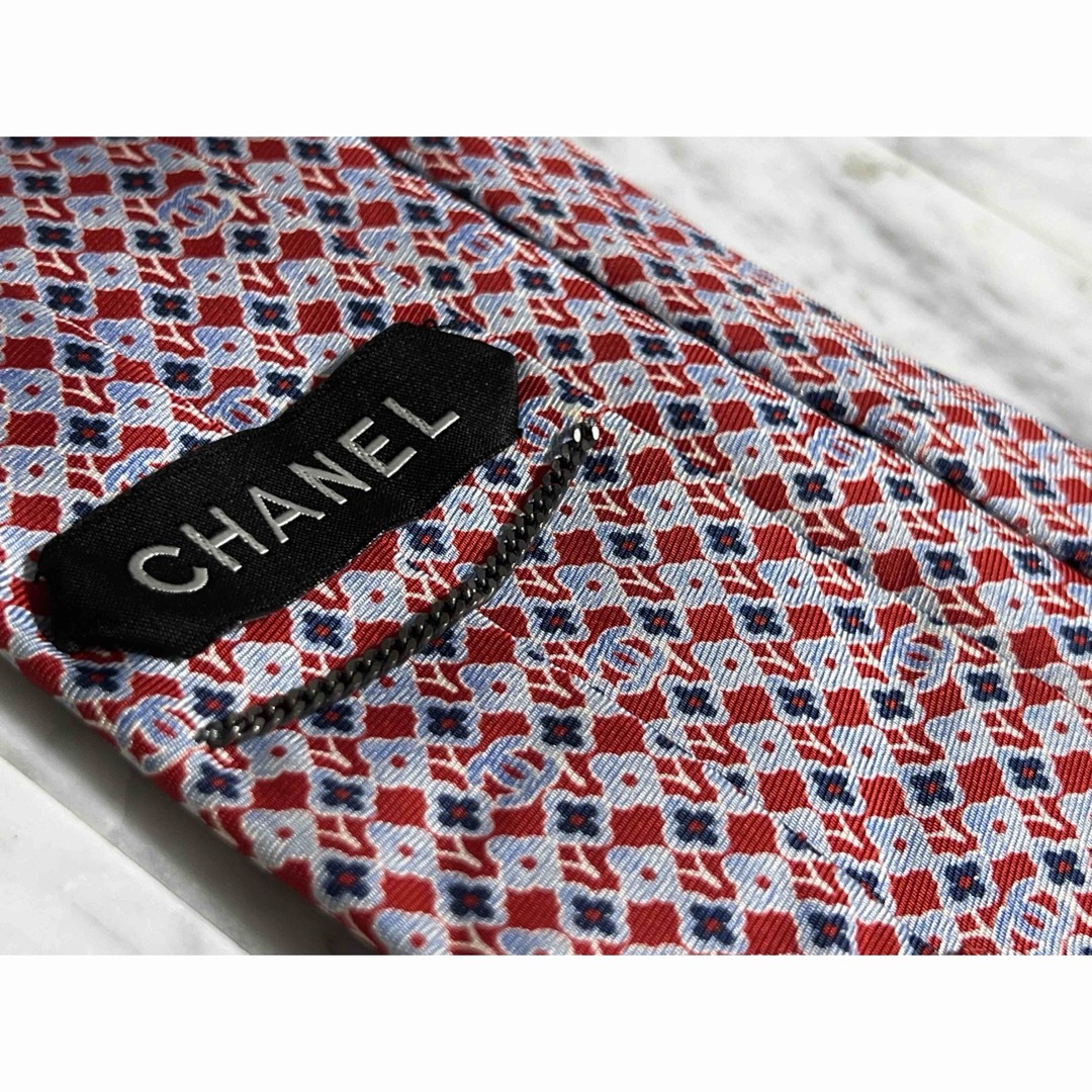 CHANEL(シャネル)の美品 現行モデル CHANEL カメリア 花柄 ココマーク レッド系 メンズのファッション小物(ネクタイ)の商品写真