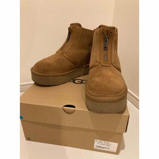 アグ(UGG)の【美品】UGG  Newmel Platform Zip  23cm (ブーツ)