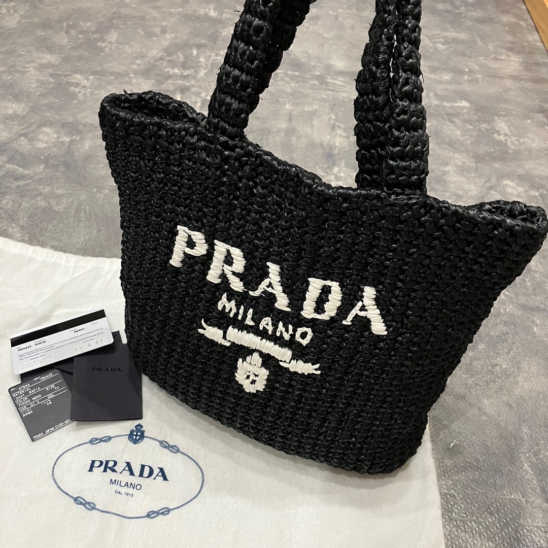 PRADA(プラダ)のプラダ　ラフィア　ブラック　トートバッグ　ショルダーバッグ　ラフィア　ストロー レディースのバッグ(トートバッグ)の商品写真