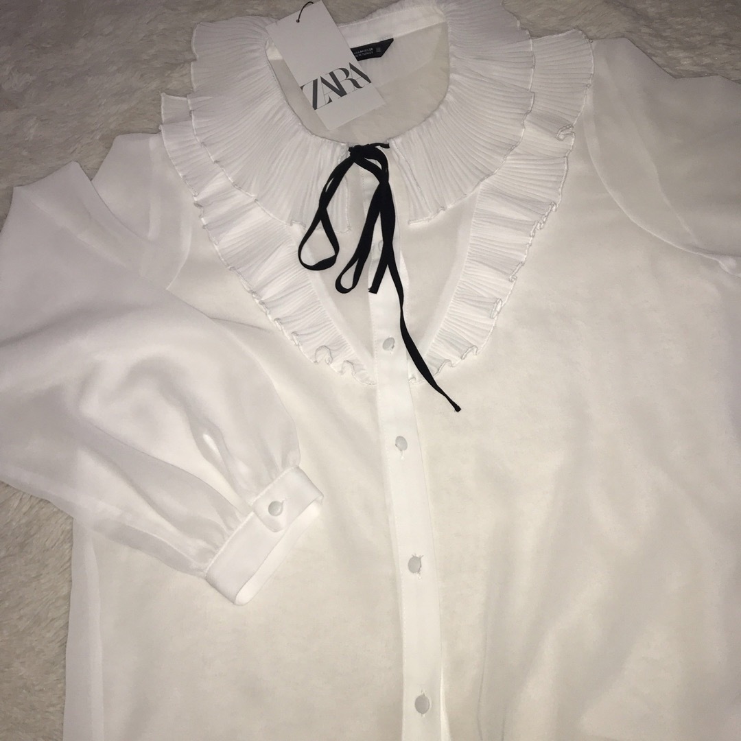ZARA(ザラ)のZARA リボン付きシャツ　新品　タグ付き レディースのトップス(シャツ/ブラウス(長袖/七分))の商品写真
