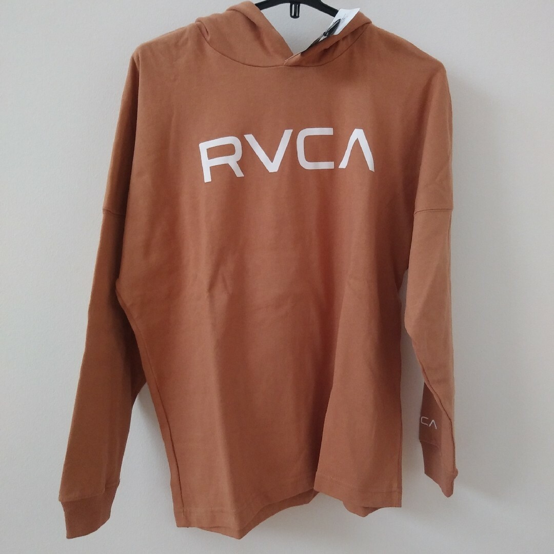 RVCA(ルーカ)のレディース　パーカー　RVCA 　ルーカ 　長袖　フード付き　ビックロゴ レディースのトップス(パーカー)の商品写真