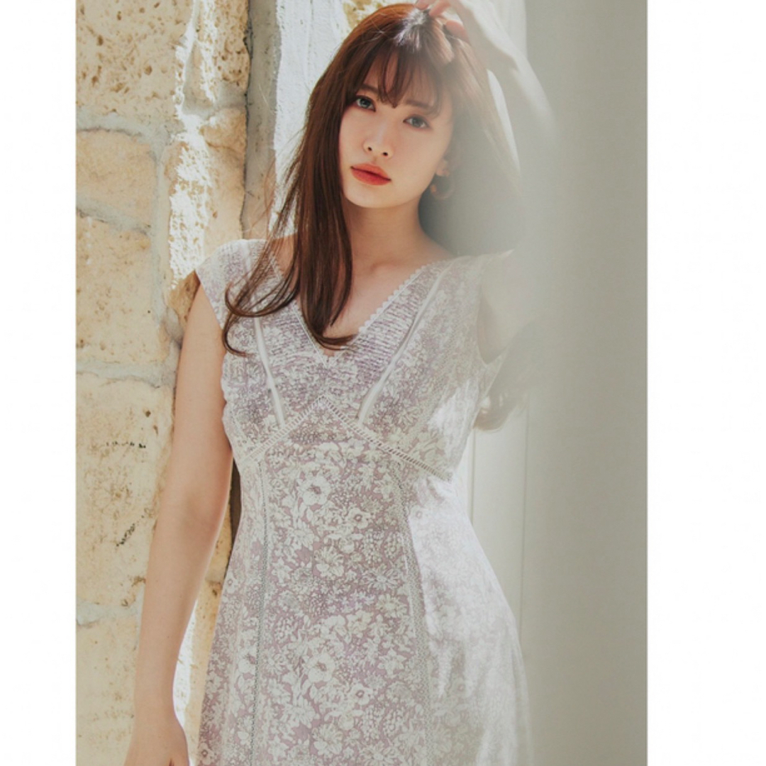 ワンピースHerlipto Lace Trimmed Floral Dress