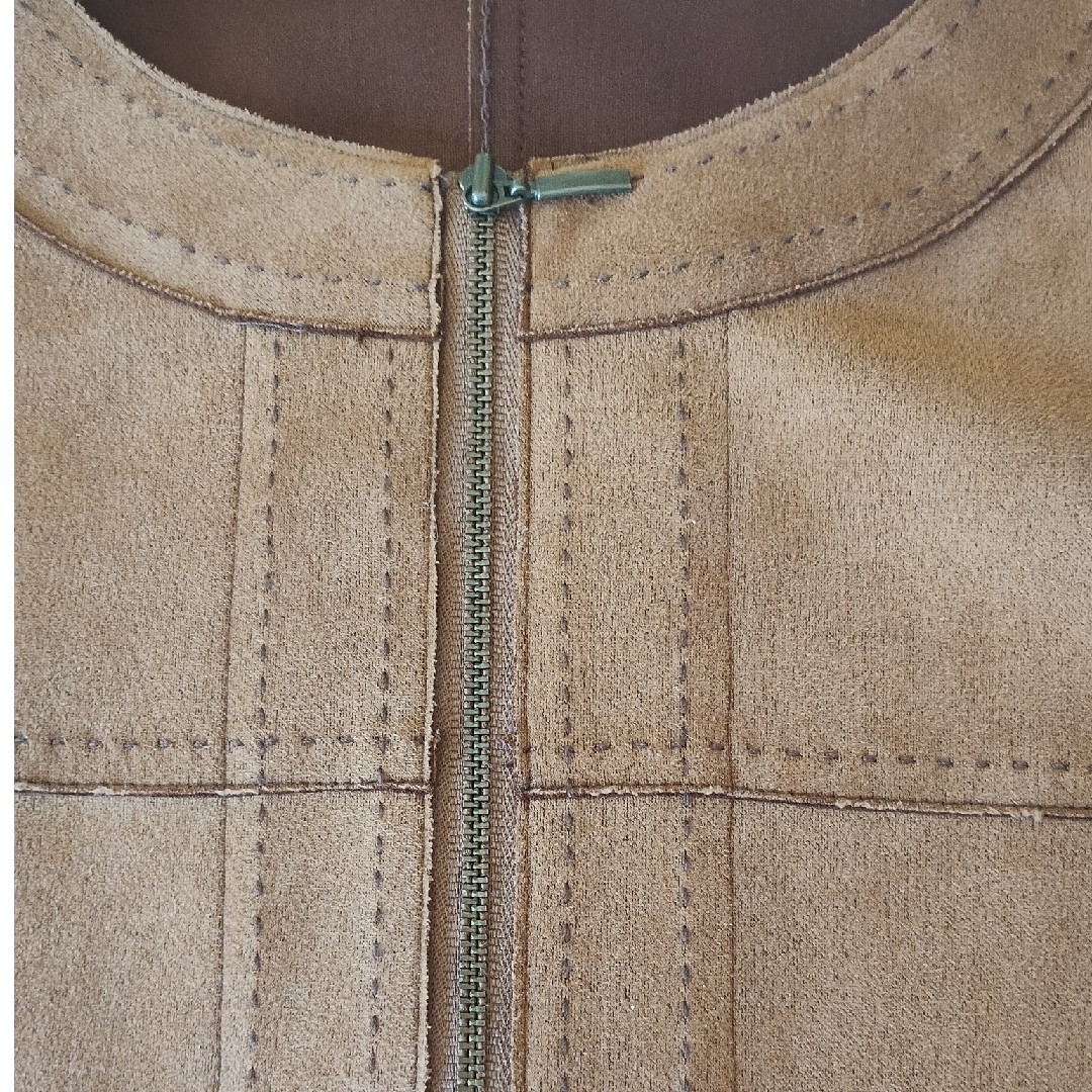スウェードの薄手ノーカラージャケット レディースのジャケット/アウター(ノーカラージャケット)の商品写真