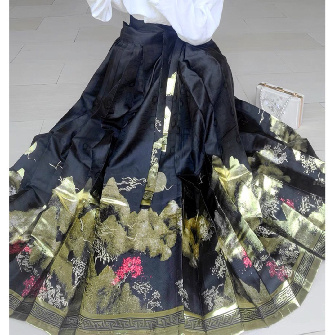 ふりふ - 崑崙山 黒金色ロングスカート 馬面裙 明製漢服 中国 ふりふ - 崑崙山 黒金色ロングスカート 馬面裙 明製漢服 中国