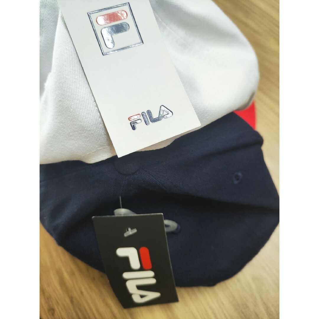 FILA(フィラ)のFILAキャップ2点セット 赤+グリーン-#フィラ男女兼用帽子#アウトドア メンズの帽子(キャップ)の商品写真