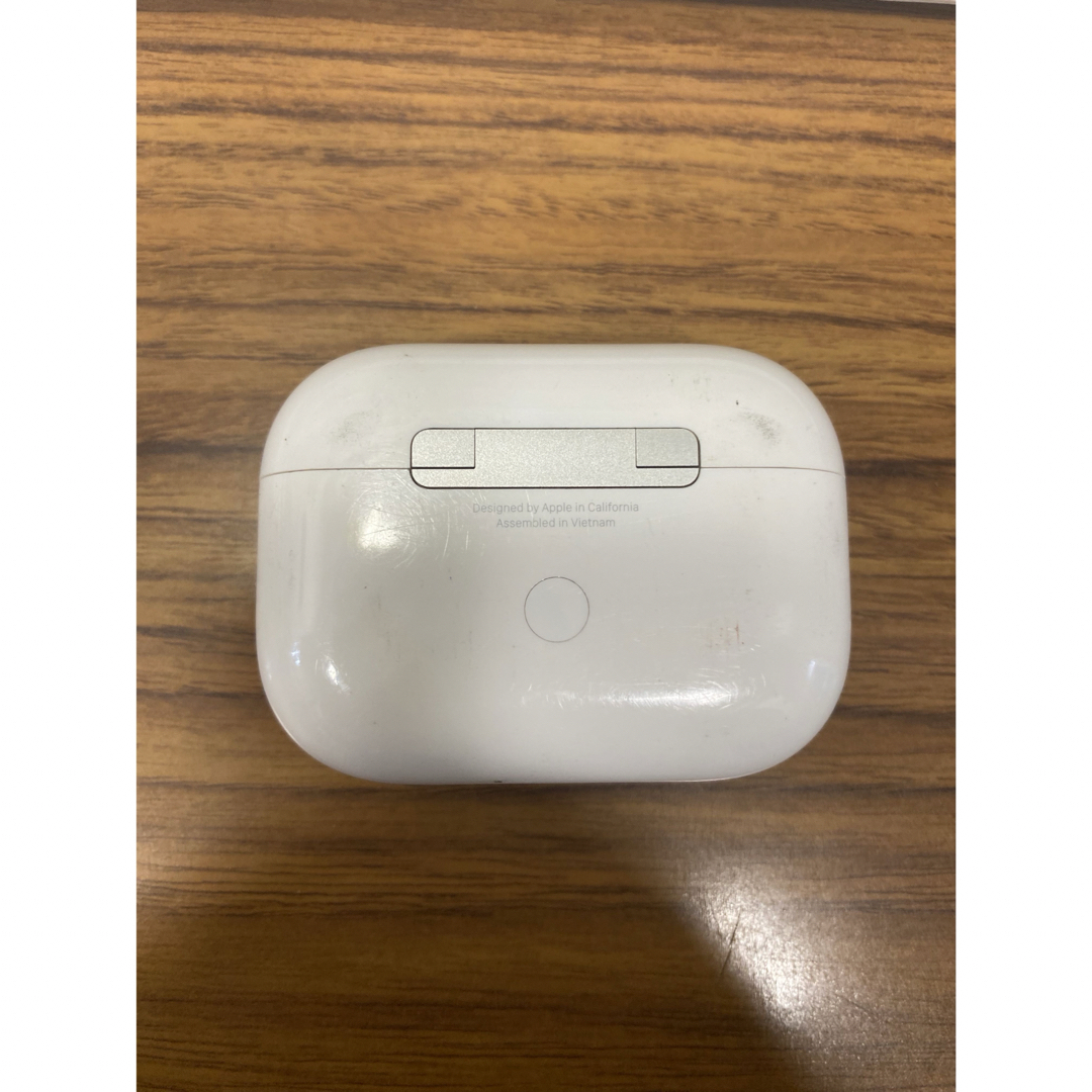 AirPods Pro 充電器のみ　正規品　第一世代 スマホ/家電/カメラのオーディオ機器(ヘッドフォン/イヤフォン)の商品写真