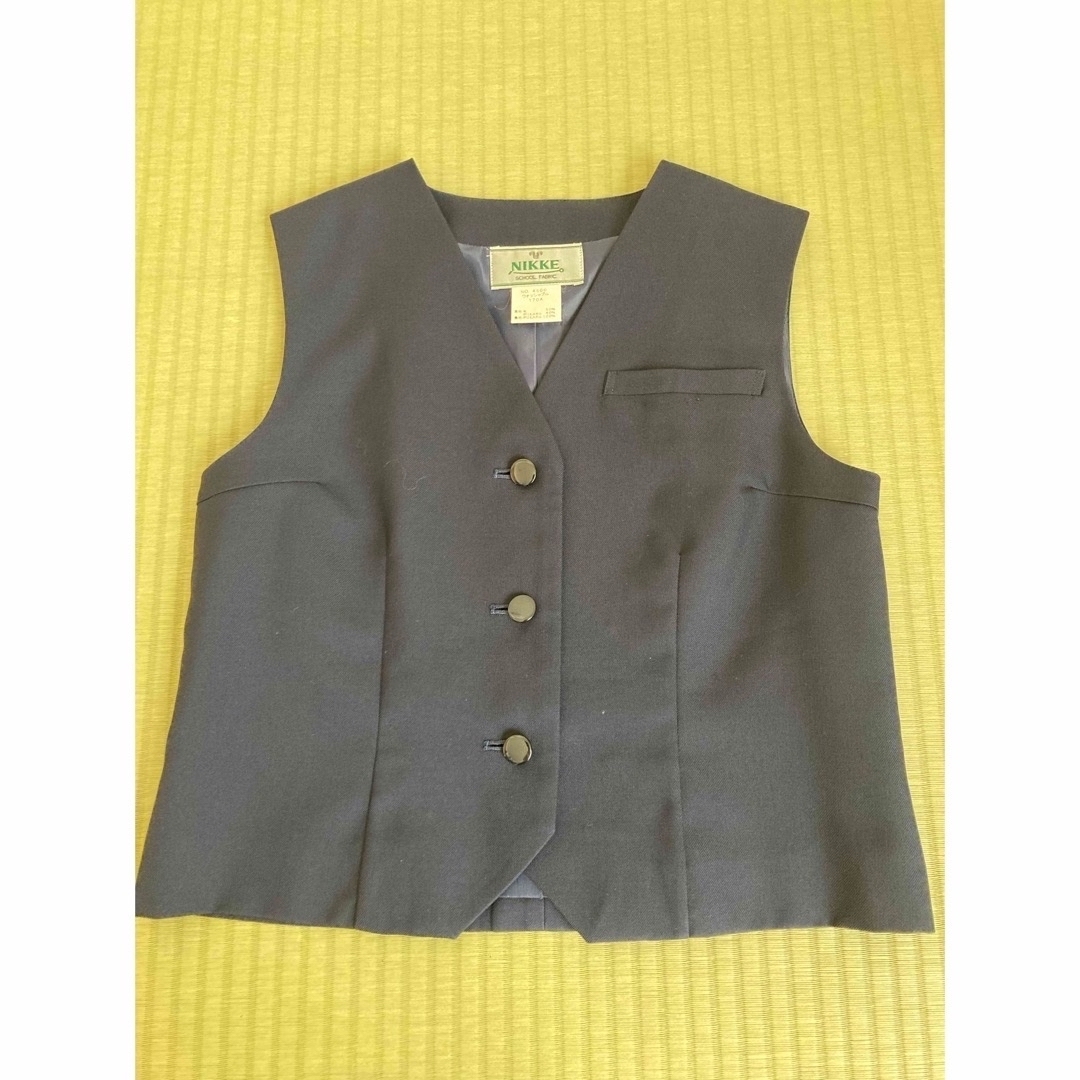 【中古】制服　中学校　冬服　ベスト　スカート(箱ひだ) キッズ/ベビー/マタニティのキッズ/ベビー/マタニティ その他(その他)の商品写真