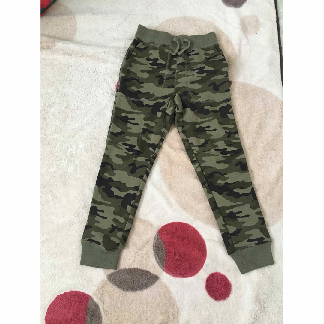 GAP Kids(ギャップキッズ)の新品　未使用　ギャップキッズ　パンツ130 迷彩 キッズ/ベビー/マタニティのキッズ服男の子用(90cm~)(パンツ/スパッツ)の商品写真